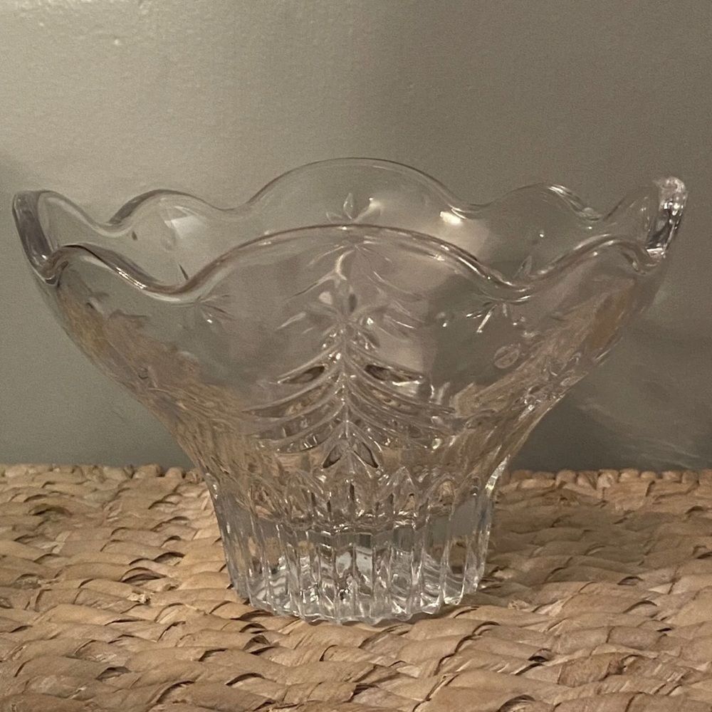 Celebrations by Mikasa Christmas‎ Night Footed Crystal Glass Bowl Candy Dish 6"